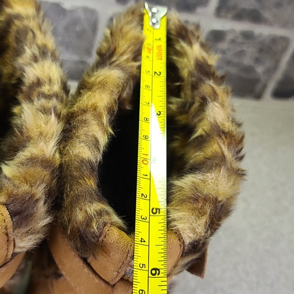 SIZE 6M Faux fur upper By Guess Dk Tan - Picture 6 of 13